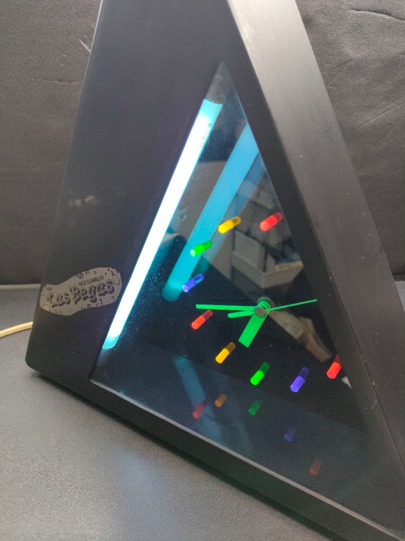 【希少】 置時計（三角型） ネオンライト レトロ 鹿野漆器株式会社ヴィンテージ