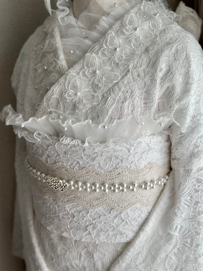 ホワイト レース振袖 パール付き帯