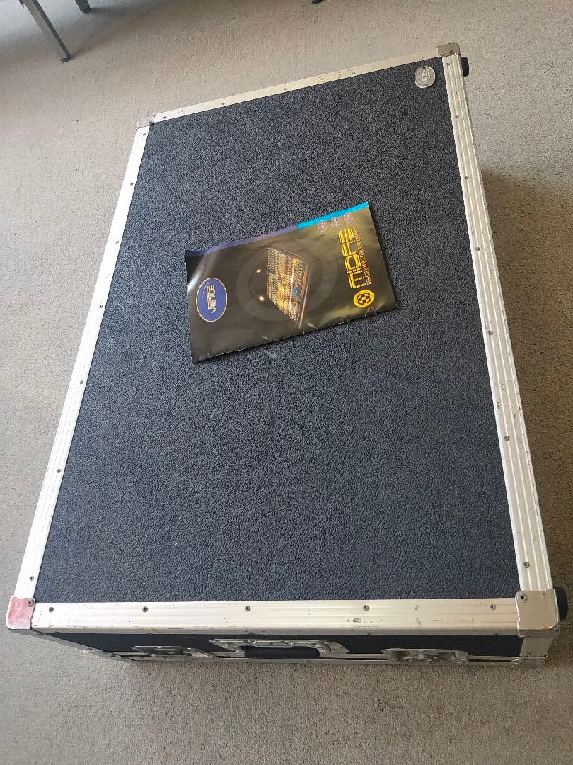 MIDAS Venice320 32チャンネルアナログミキサ