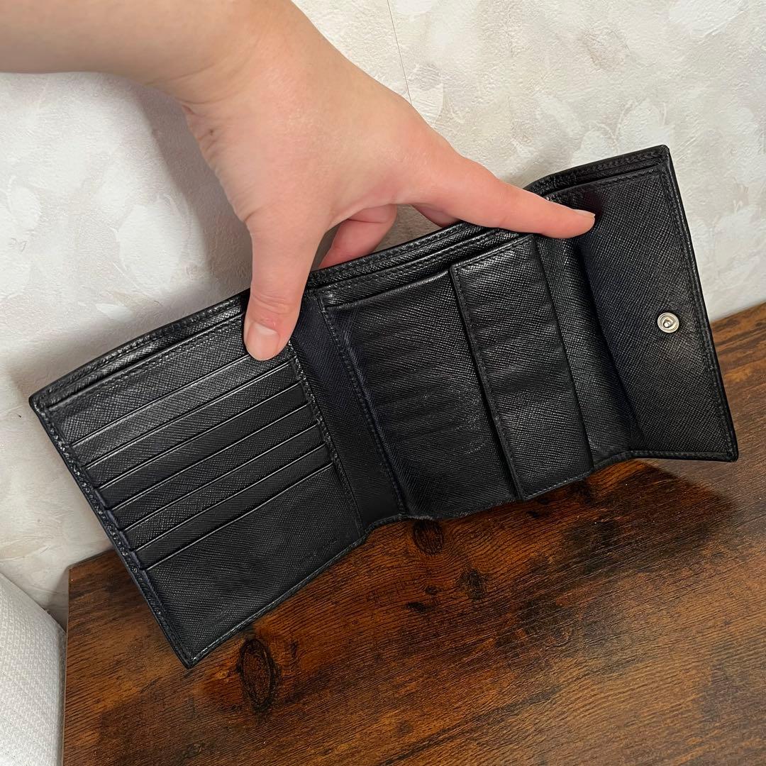 PRADA プラダ サフィアーノ レザー 三角プレート 三つ折り財布 ミニ財布