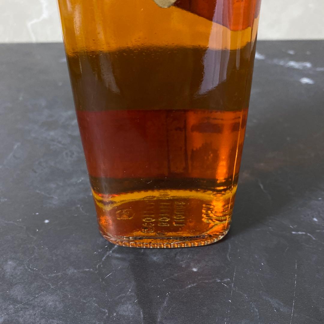 ジョニーウォーカー ブラックラベル ジョニ黒 金キャップ　白紋章　約750ml