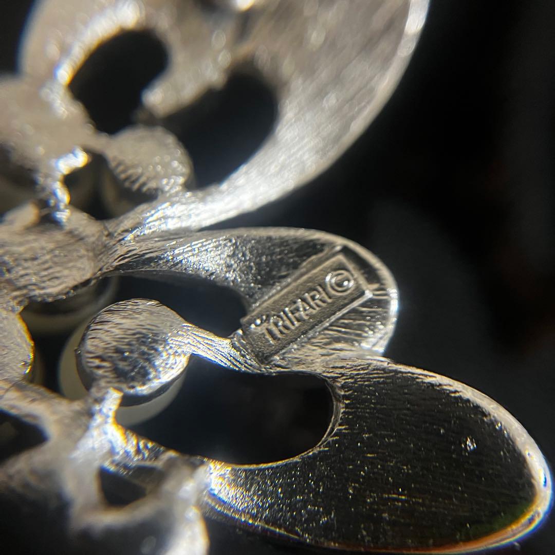 トリファリ花形パールブローチ