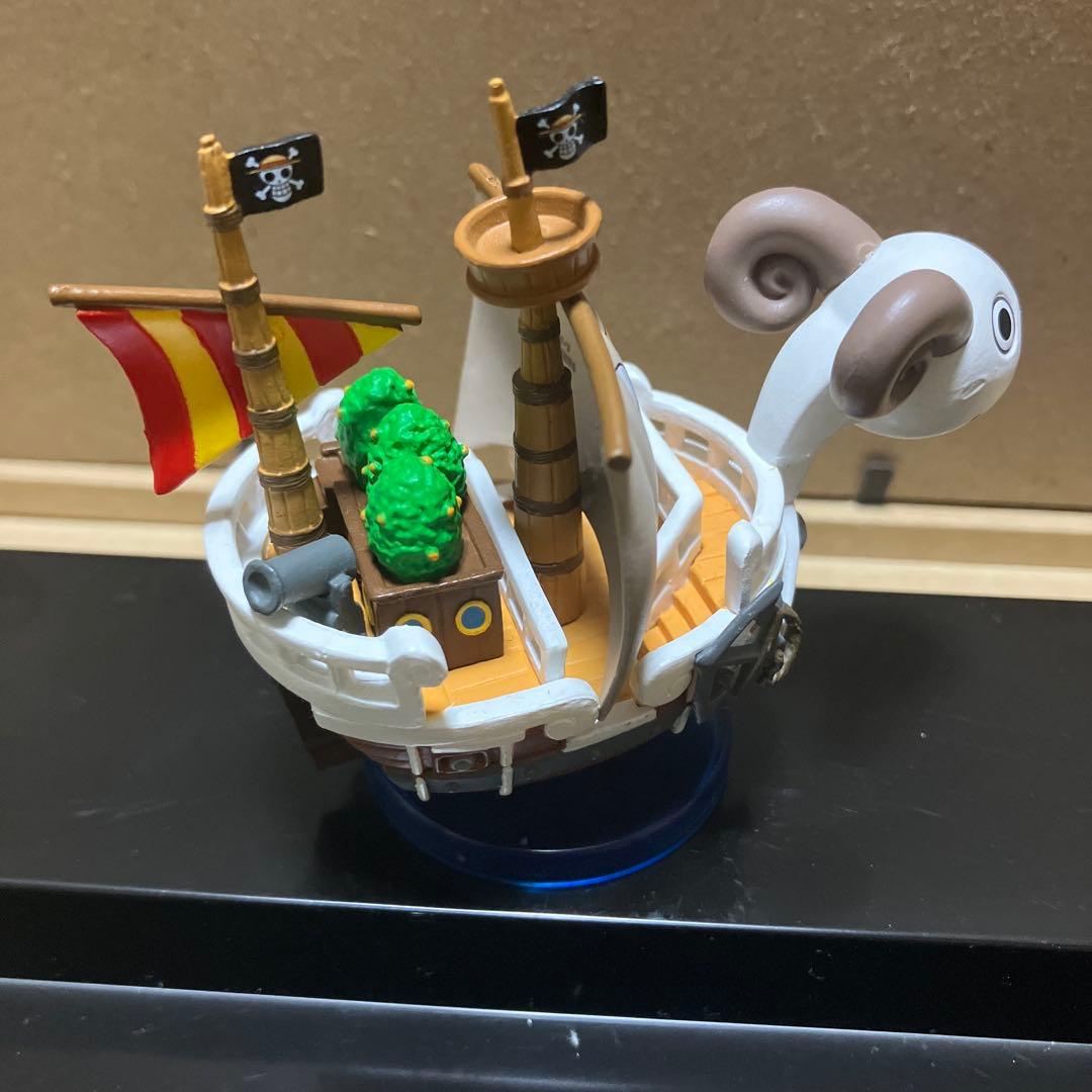 ワンピース　ワールドコレクタブルフィギュア　メリー号　サニー号　ルフィ3点セット