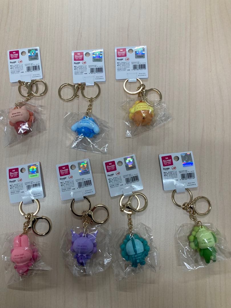 EXPO 2025 推しカラー　サンリオミャクミャクなりきりキーホルダー