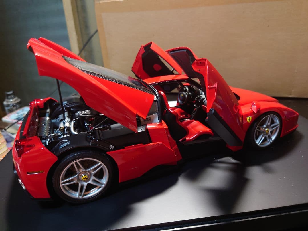 タミヤ　1/12 エンツォフェラーリ　セミアッセンブルモデル (箱に難アリ)