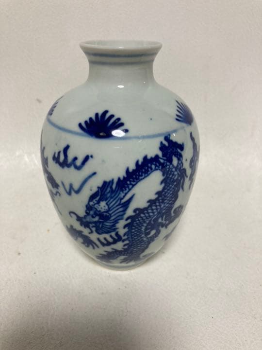 大清乾隆年製　青花龍壺