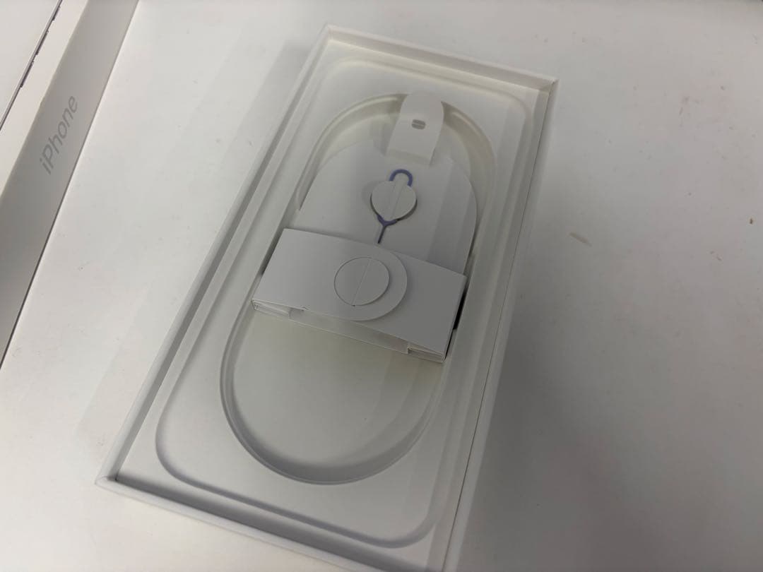 美品　Apple iPhone16 ホワイト 箱付き　128GB