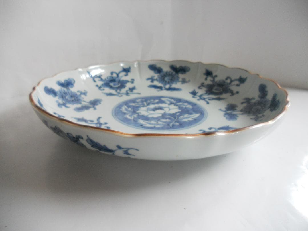 古伊万里 染付 草花文 牡丹 超希少 大皿 です。