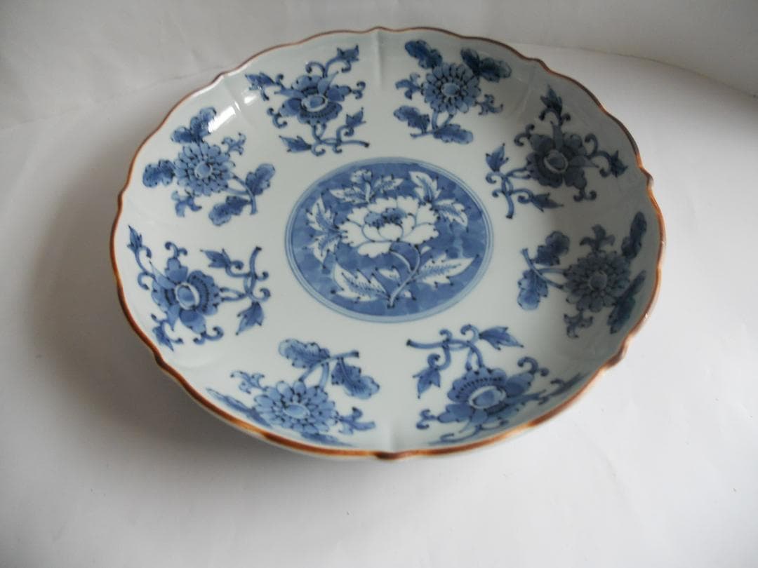 古伊万里 染付 草花文 牡丹 超希少 大皿 です。