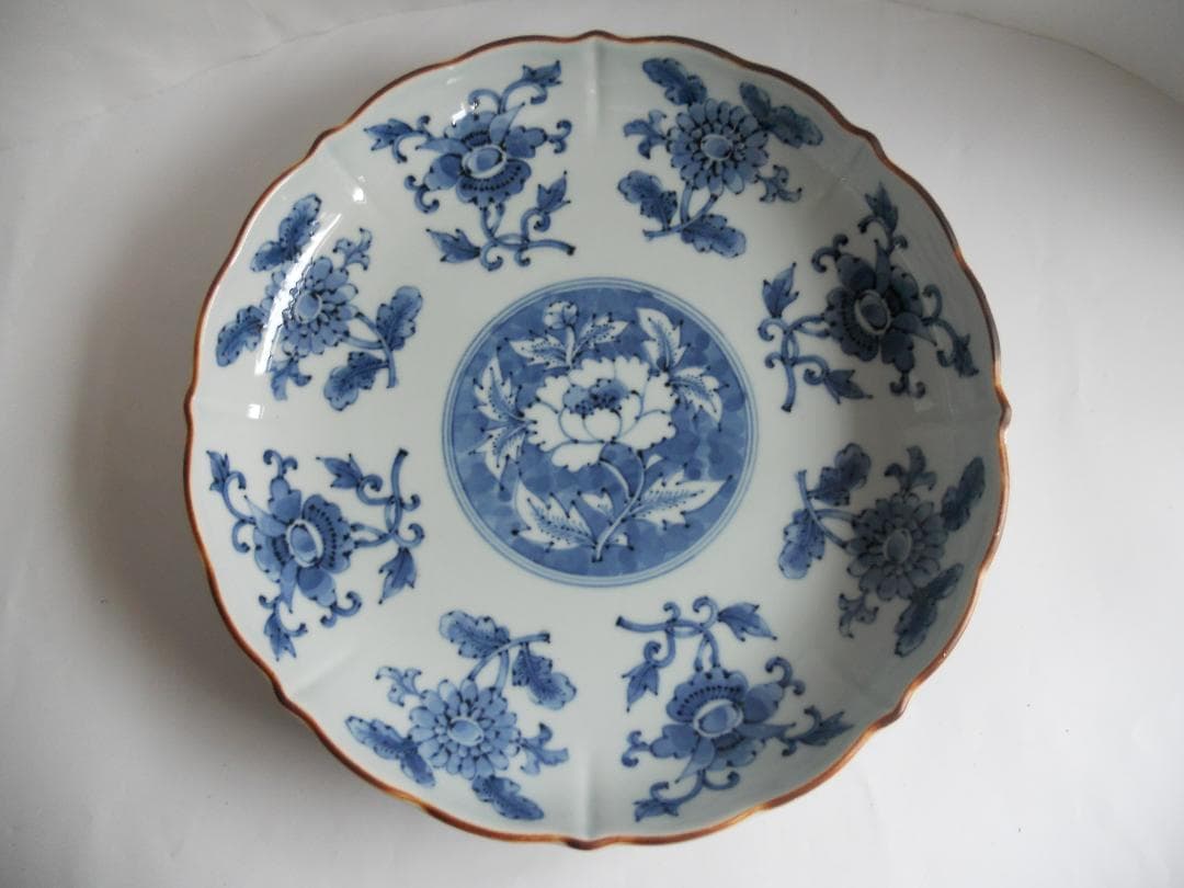 古伊万里 染付 草花文 牡丹 超希少 大皿 です。