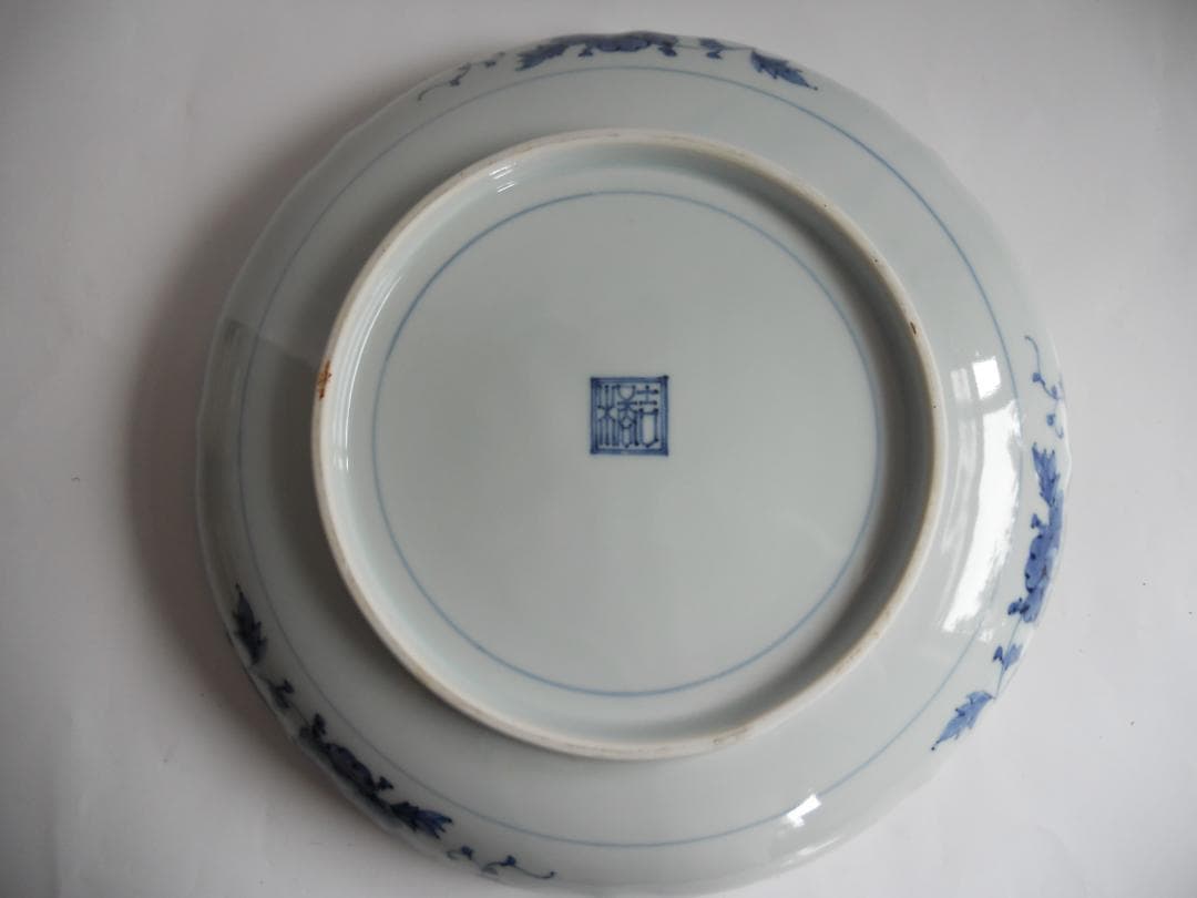古伊万里 染付 草花文 牡丹 超希少 大皿 です。