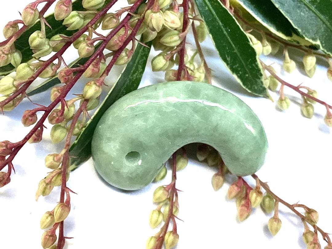 鑑別書付‼️限定品*人気の平塚古墳型 ジェダイト糸魚川翡翠勾玉‼️コレクション級