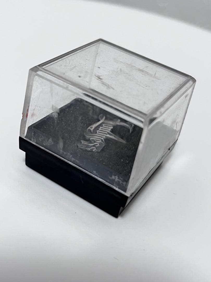 第3期　LOUENESS ツアーグッズ　ロゴピンバッジ