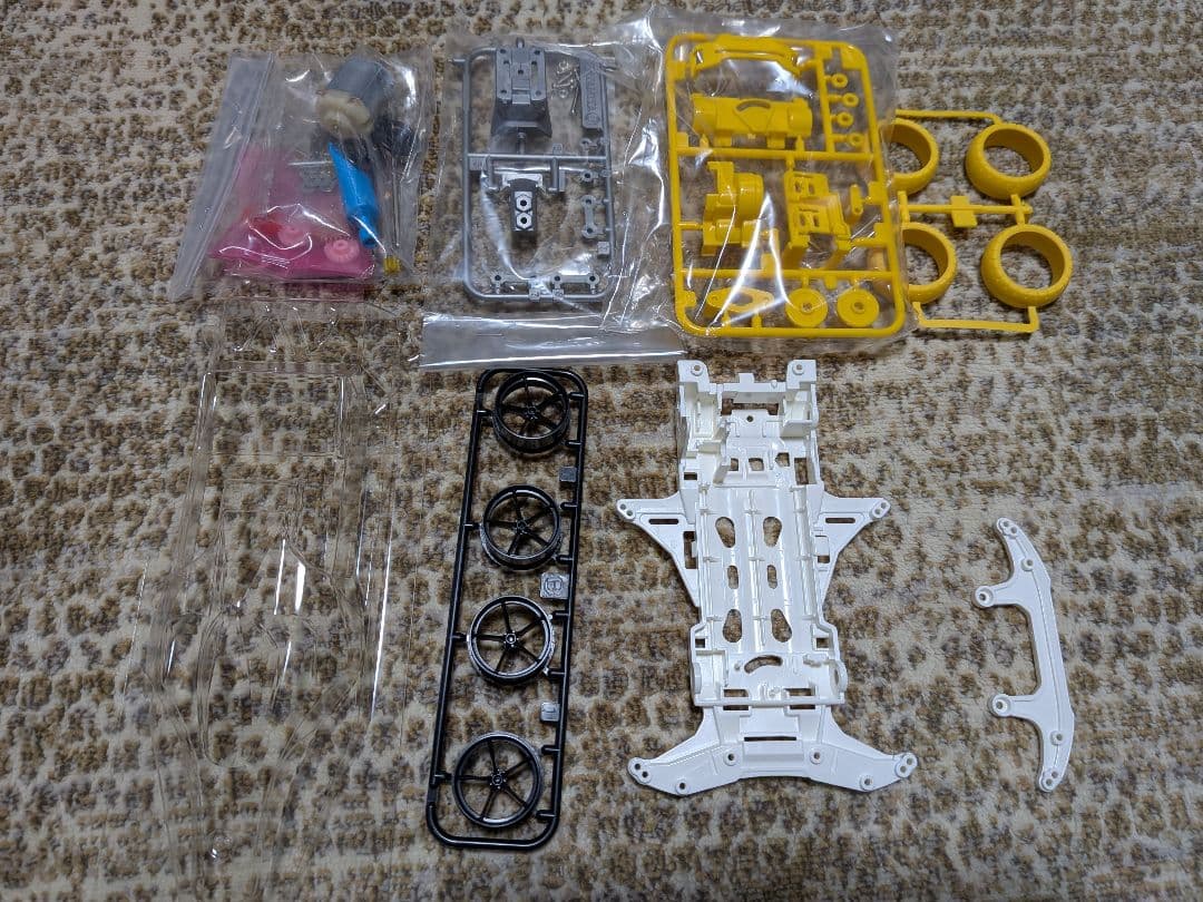 ミニ四駆 10台 +ポータブルピット3個