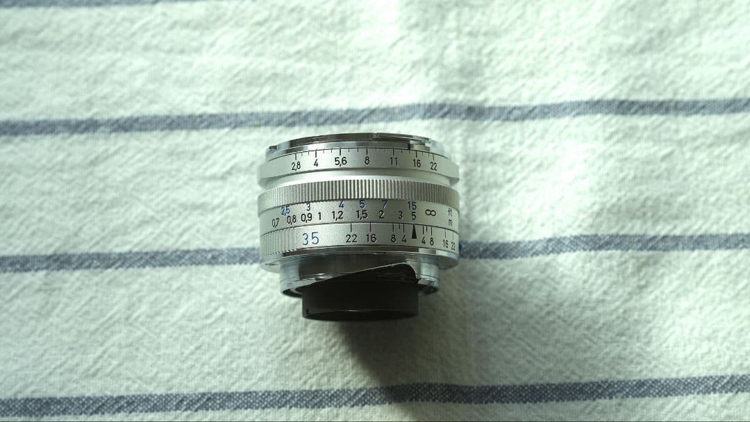 Zeiss C Biogon T* 2.8/35 ZM（シルバー）
