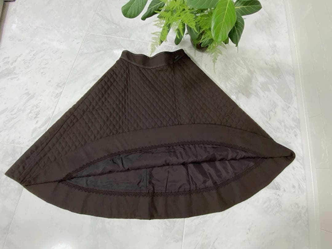 美品★FOXEYフォクシースカート クロスフレア ロゴプレート付キルティング40