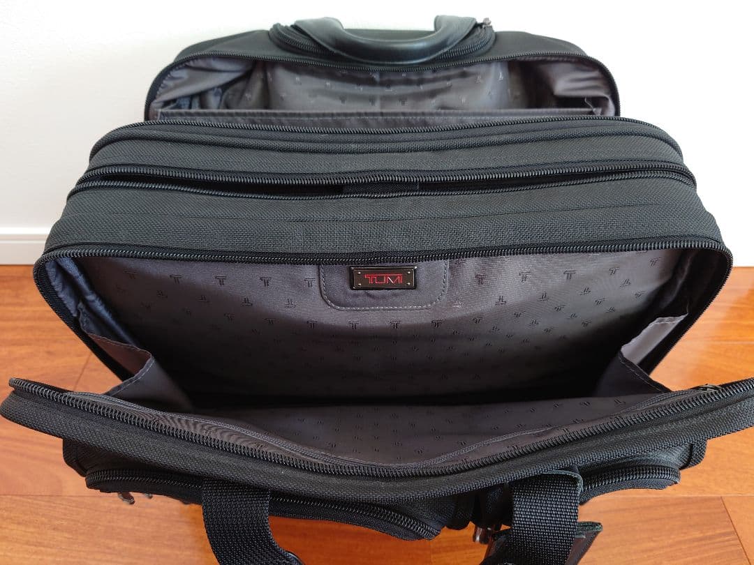 TUMI ブラック キャリーバッグ