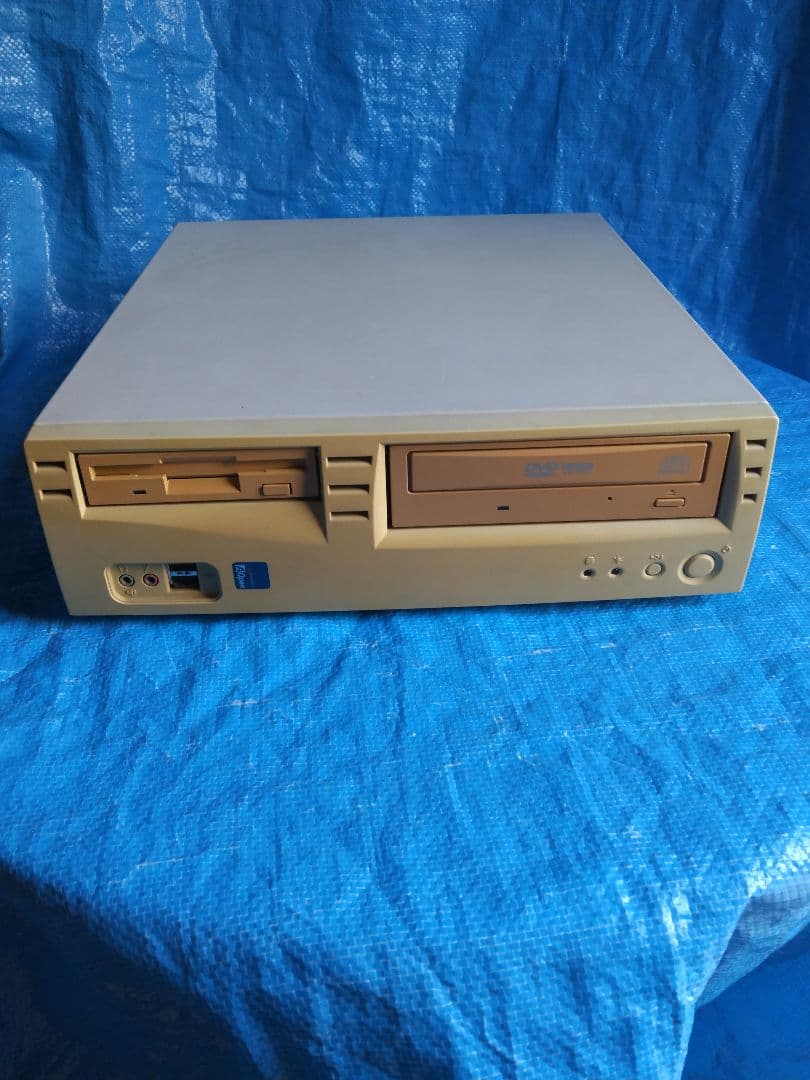 Fujitsu デスクトップWindows 2000パソコン中古品の出品です。