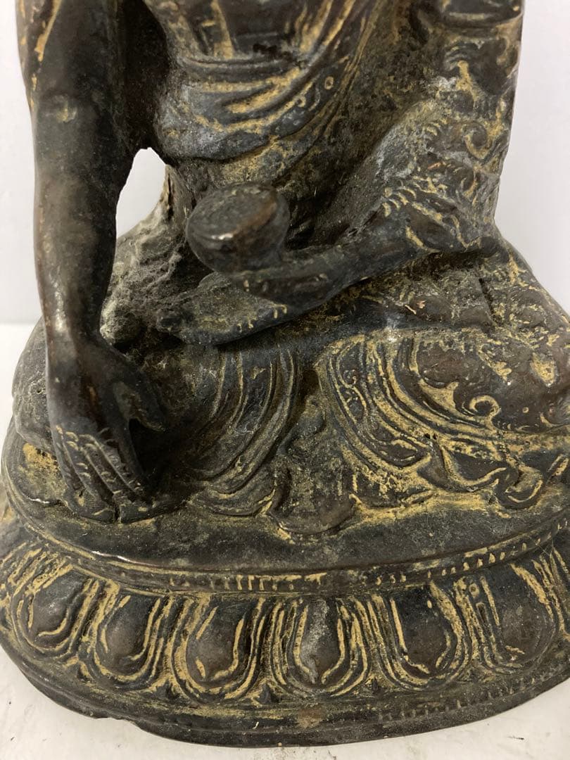 中國古董，古佛像，古銅製。