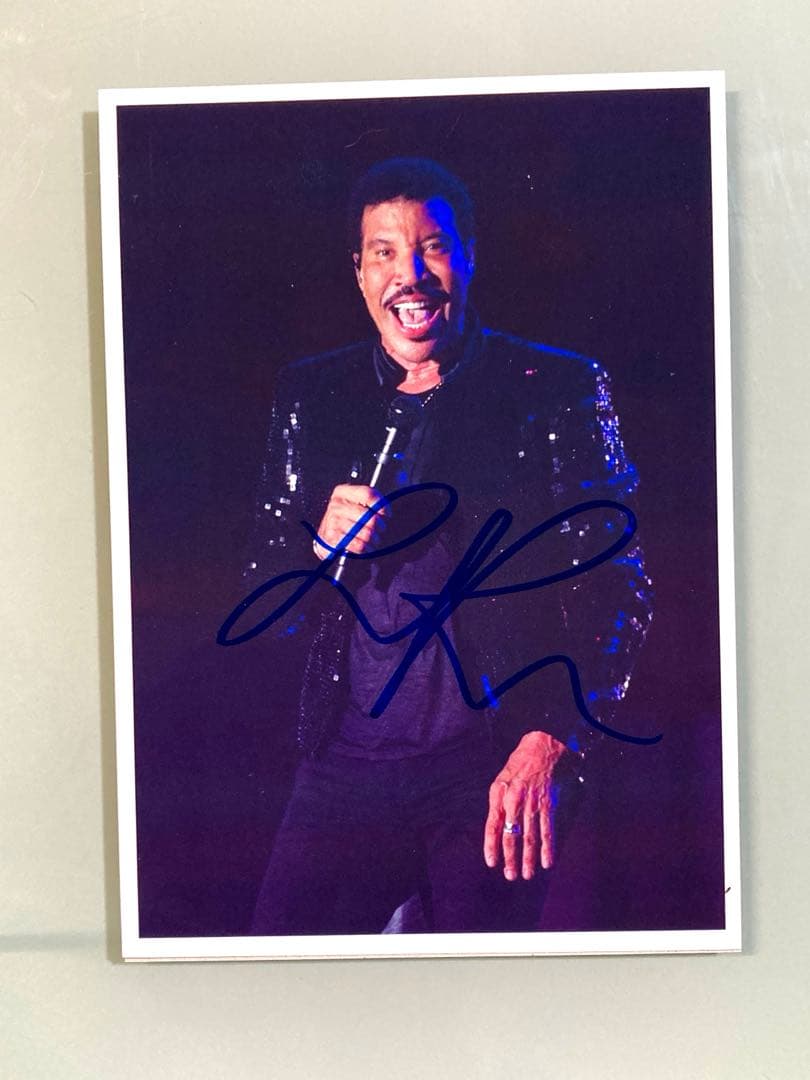 ライオネル・リッチー直筆サイン入り2Lサイズ写真…Lionel Richie