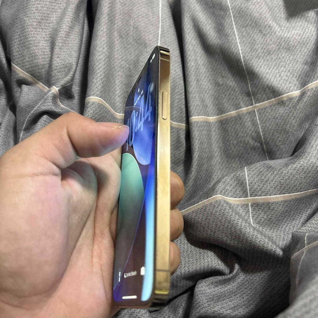 Apple iPhone 12 Pro ゴルド