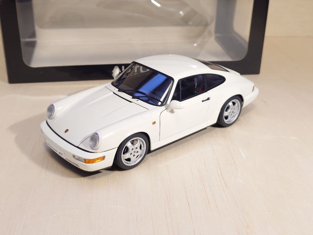 ポルシェ 911 カレラ ホワイト 1/18 オートアート 一部欠けあり
