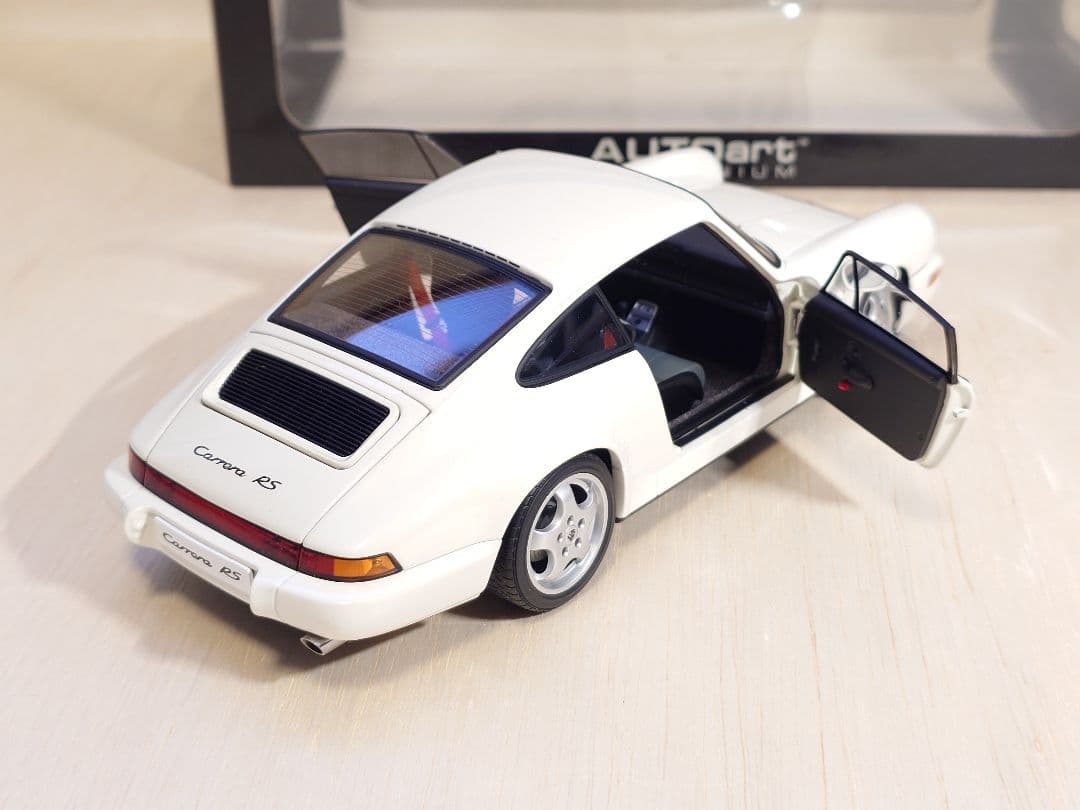 ポルシェ 911 カレラ ホワイト 1/18 オートアート 一部欠けあり