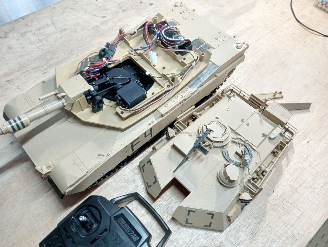 タミヤ 1/16RC M1A2 エイブラムス戦車 フルオペレーション 完成品