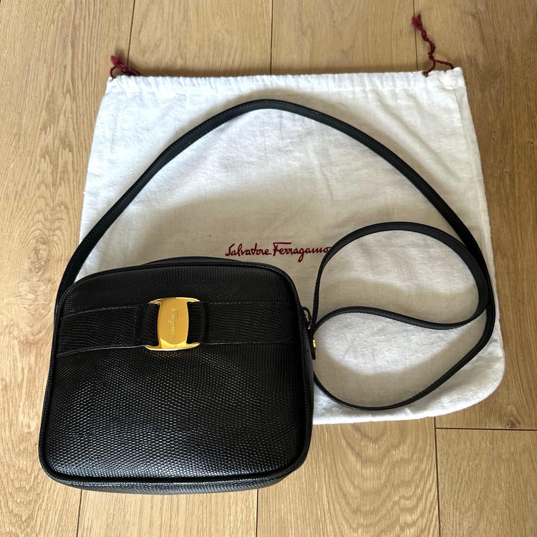フェラガモ　ショルダー　ポシェット