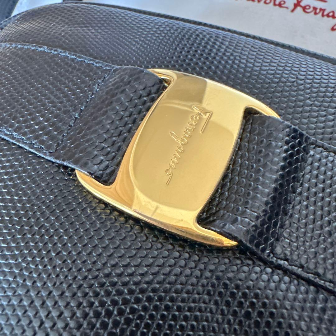 フェラガモ　ショルダー　ポシェット