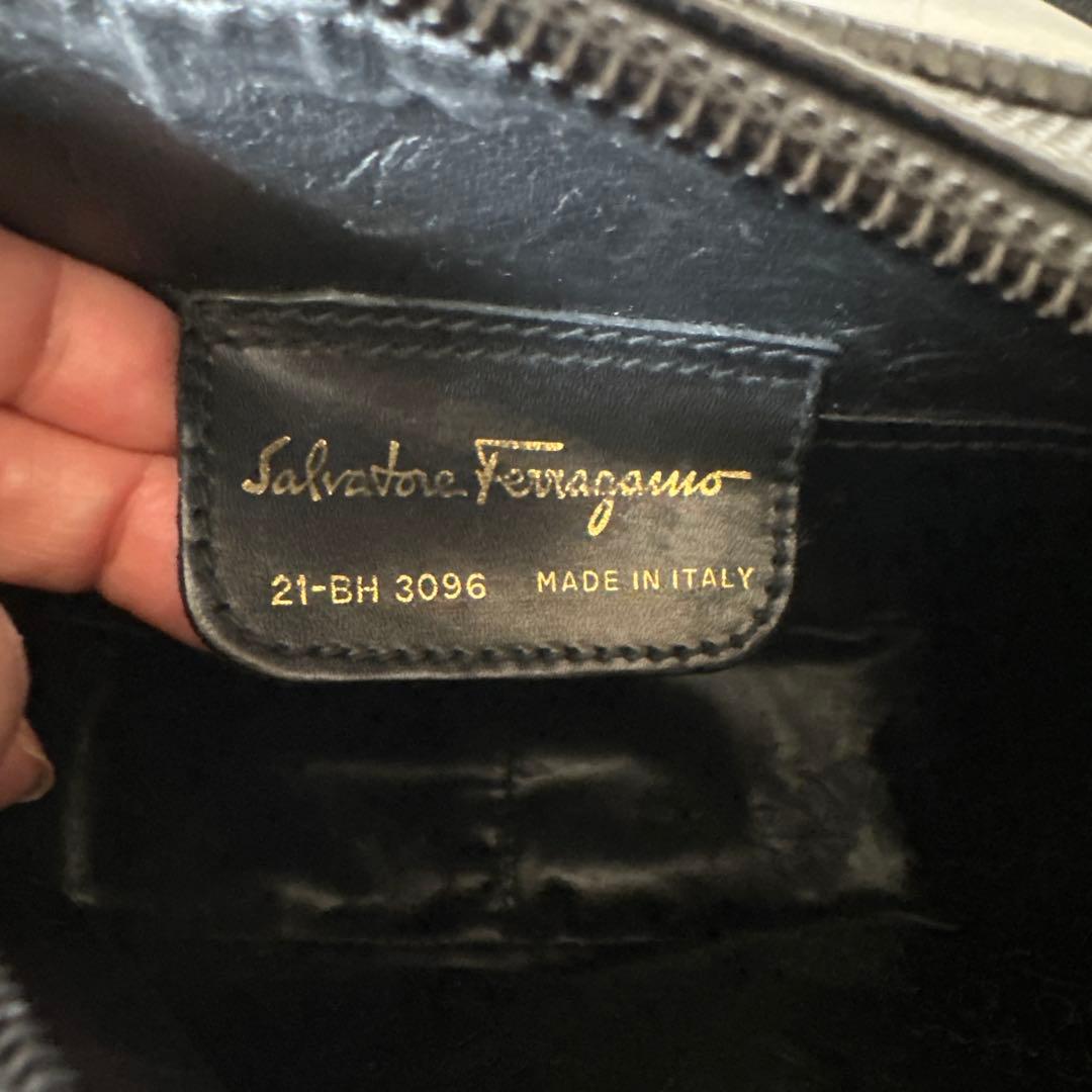 フェラガモ　ショルダー　ポシェット