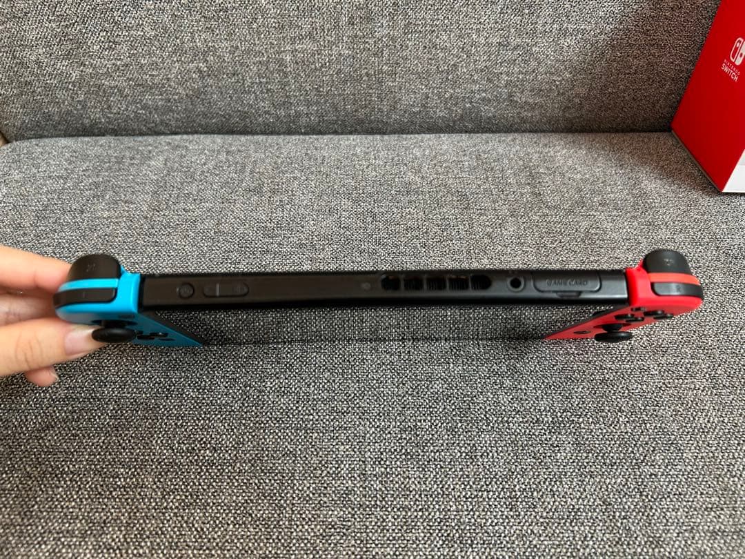 Nintendo Switch 本体 Joy-Con、ホリパッド付き