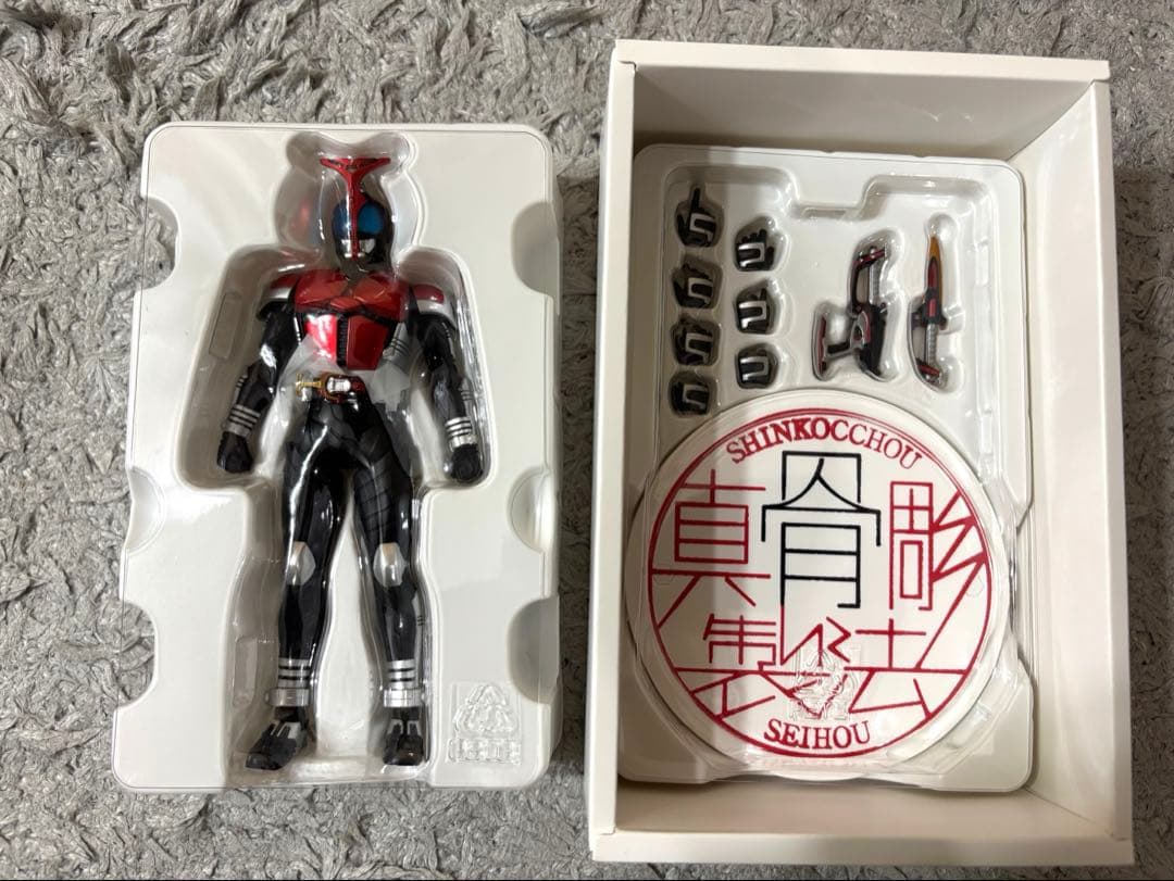 s.h.フィギュアーツ　仮面ライダーカブト