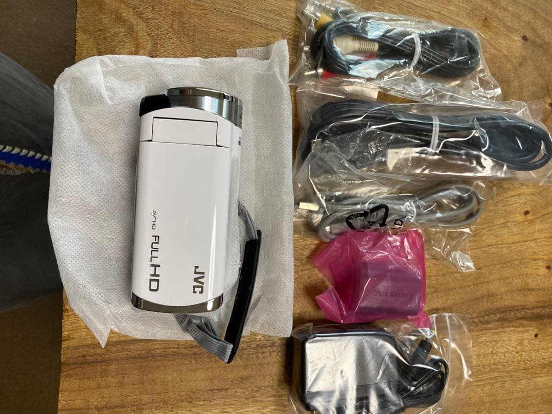 ビデオカメラ JVC Everio GZ-HM390W