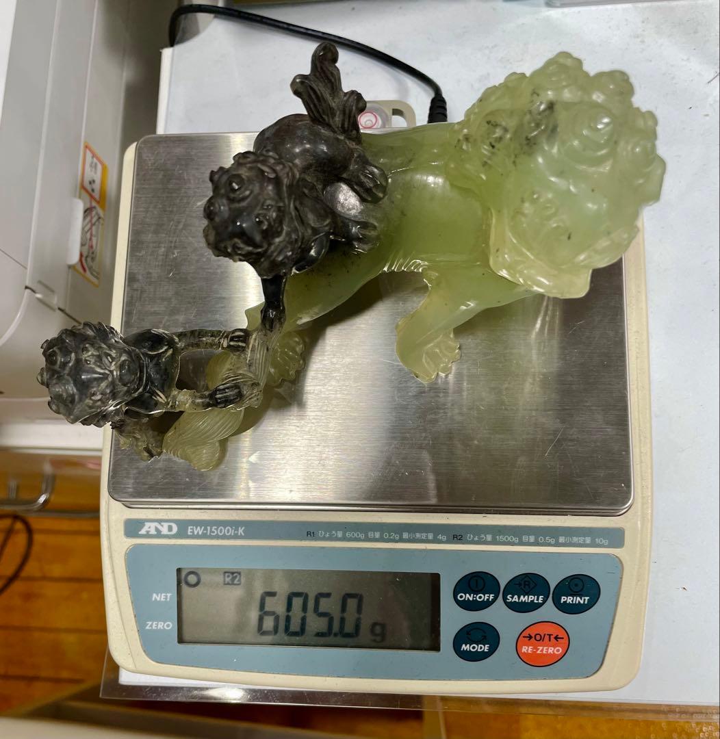 希少　中国骨董　美術品　翡翠　青島獅子　天然石　置物　年代物　台座付き　箱付き