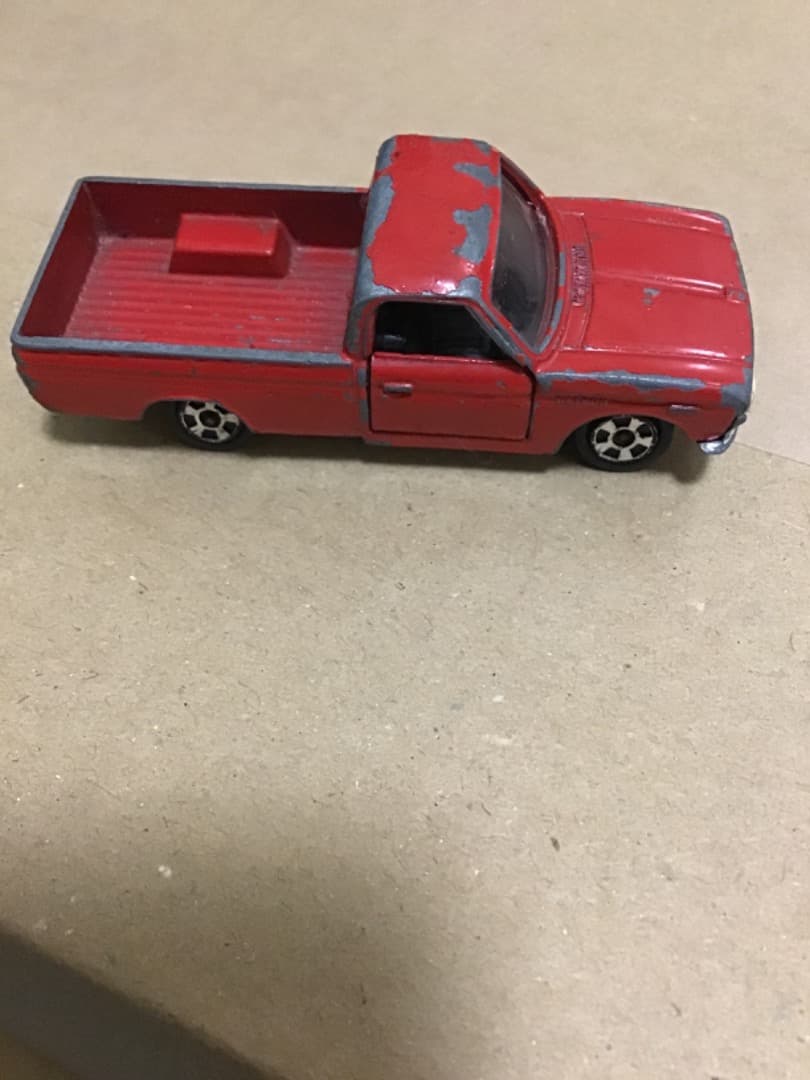 香港トミカ ダットサントラック