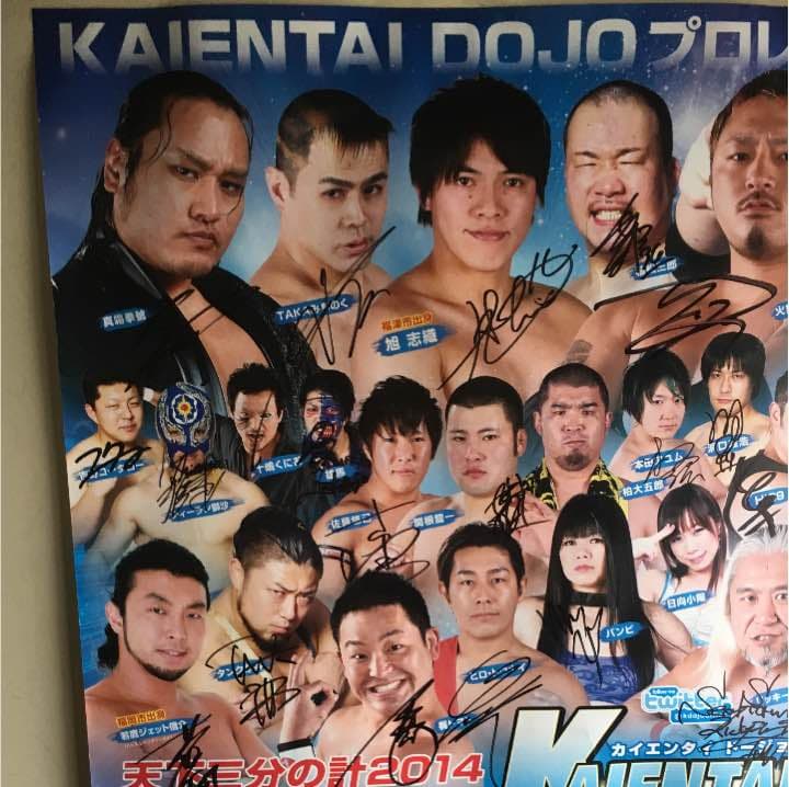 ポスターサイン入り、カーテン、ヒーター、よっちゃん