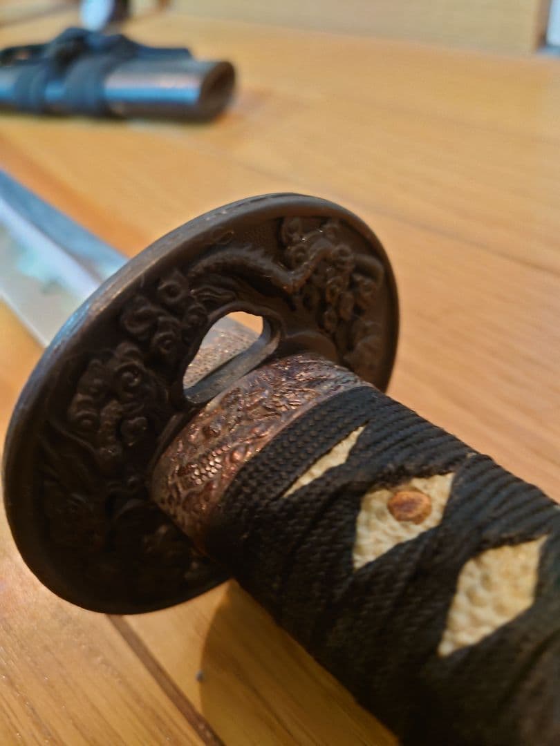 模造刀　二振り　台座付き