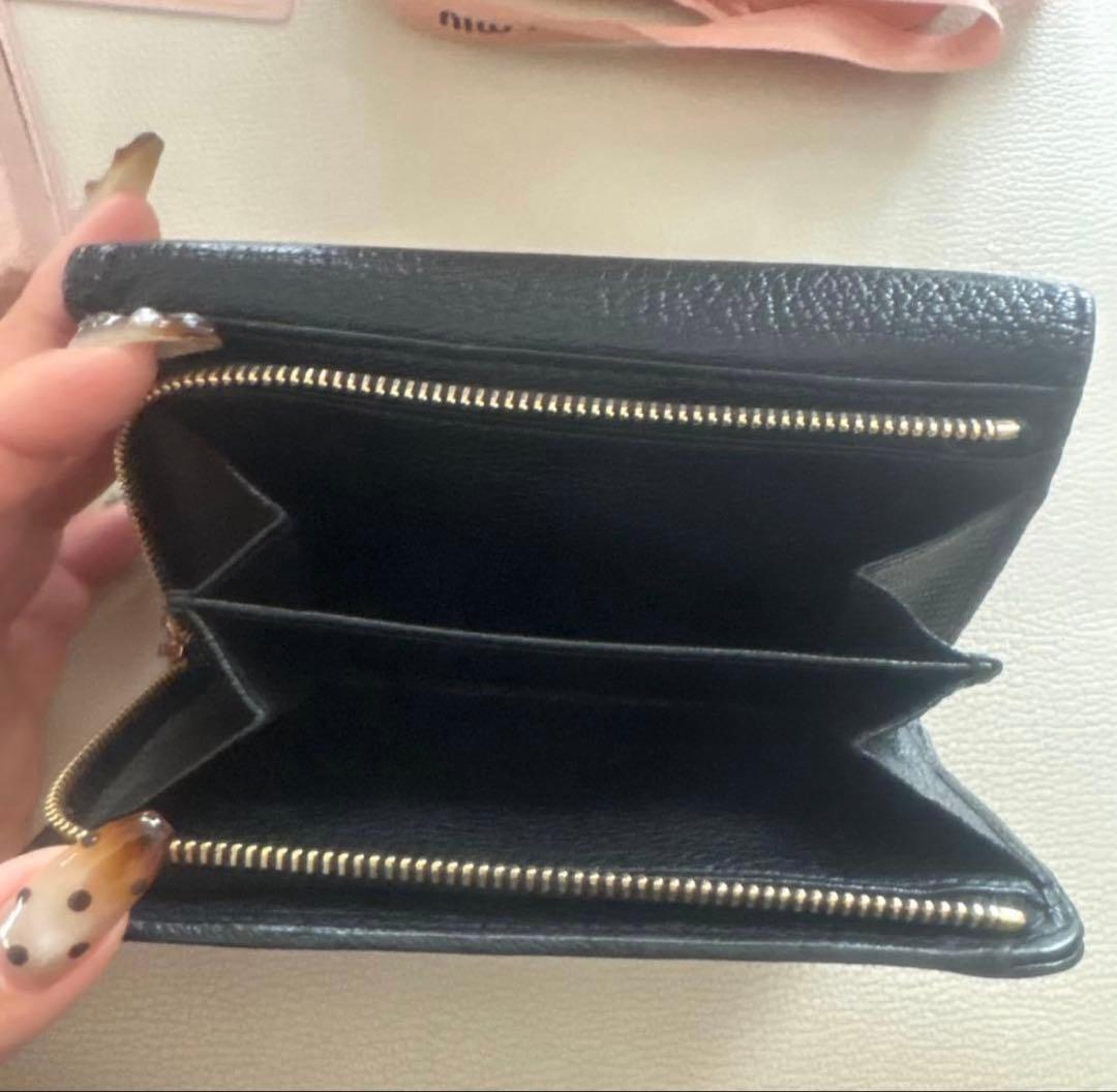 【期間限定お値下げ中‼️】miu miu 黒 三つ折り財布 付属品あり