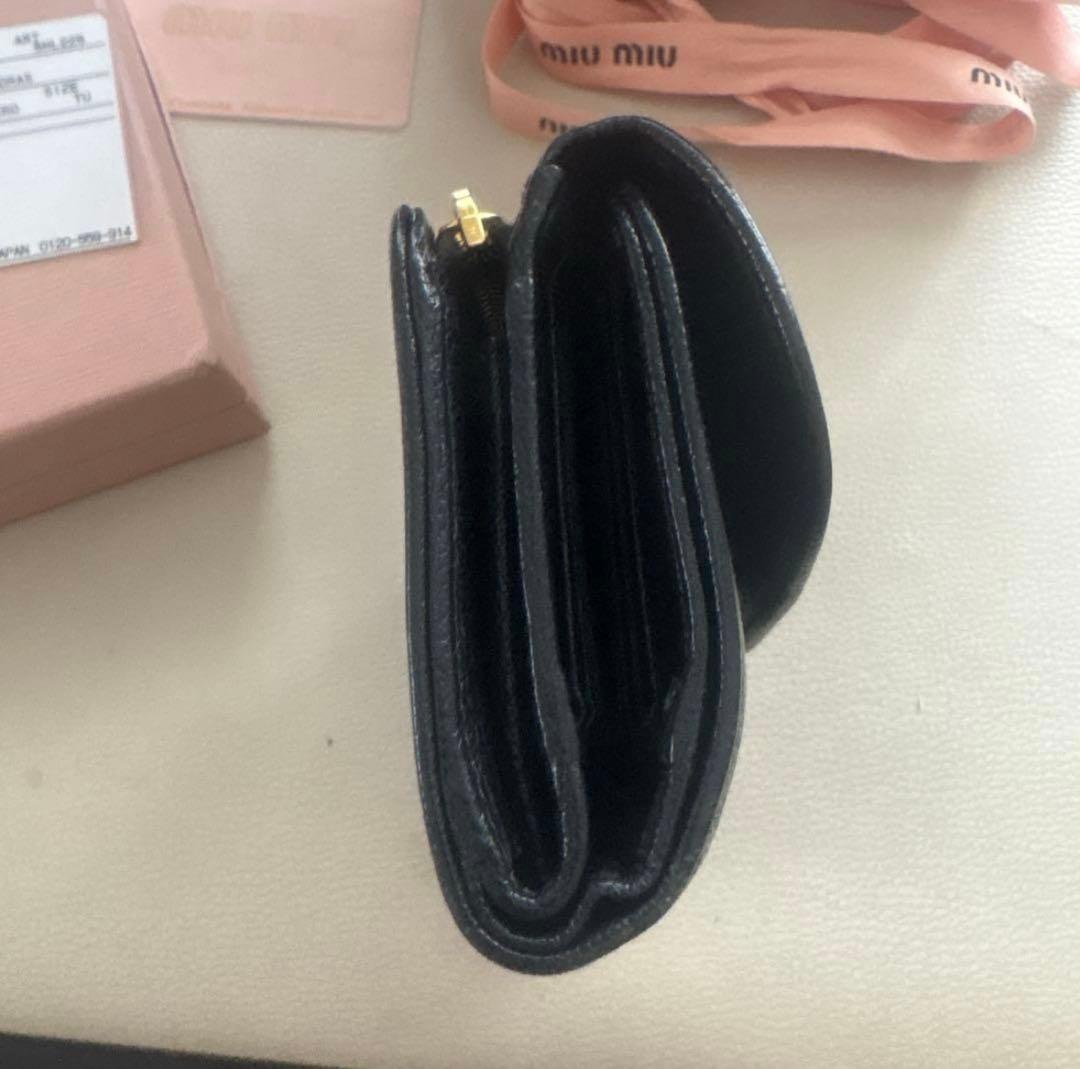 【期間限定お値下げ中‼️】miu miu 黒 三つ折り財布 付属品あり