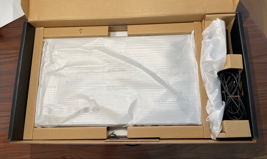 DELLデジタルハイエンド27 4K USB-Cモニター　U2720QM