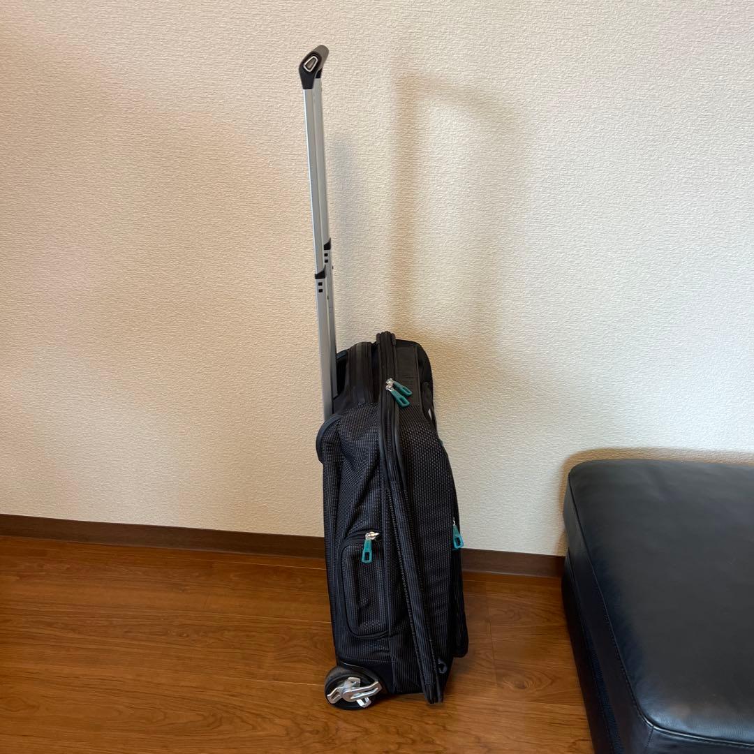 THULE 中型キャリーケース ブラック