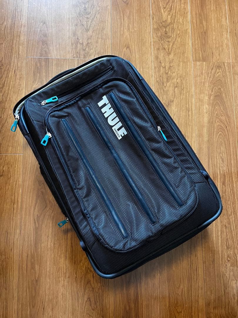 THULE 中型キャリーケース ブラック