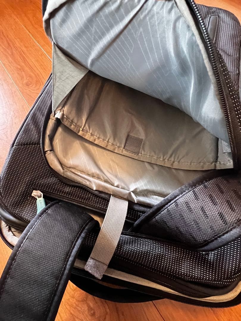 THULE 中型キャリーケース ブラック