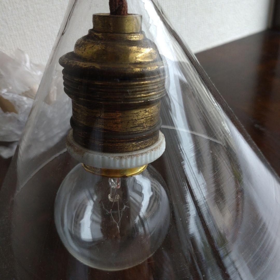 ガラス漏斗のペンダントライト