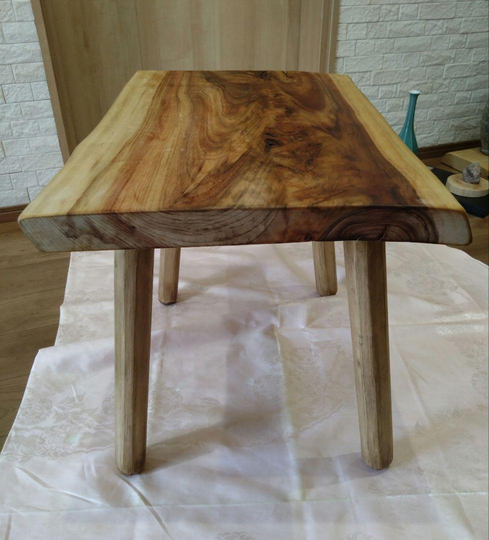 楠（くす）のテーブル⑲　耳付き楠の木の一枚板の模様が綺麗なテーブル