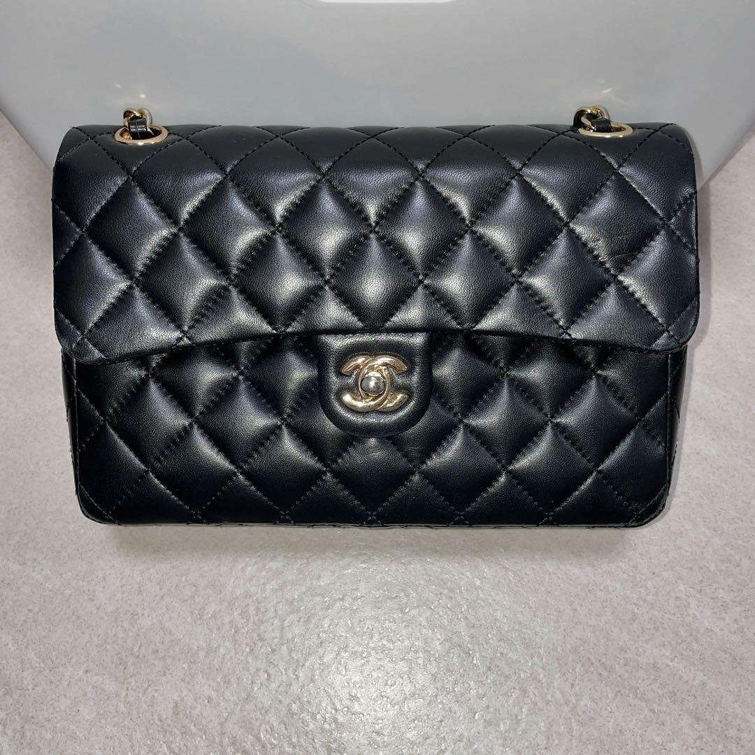 CHANEL ブラック レザー キルティング マトラッセ ショルダーバッグ