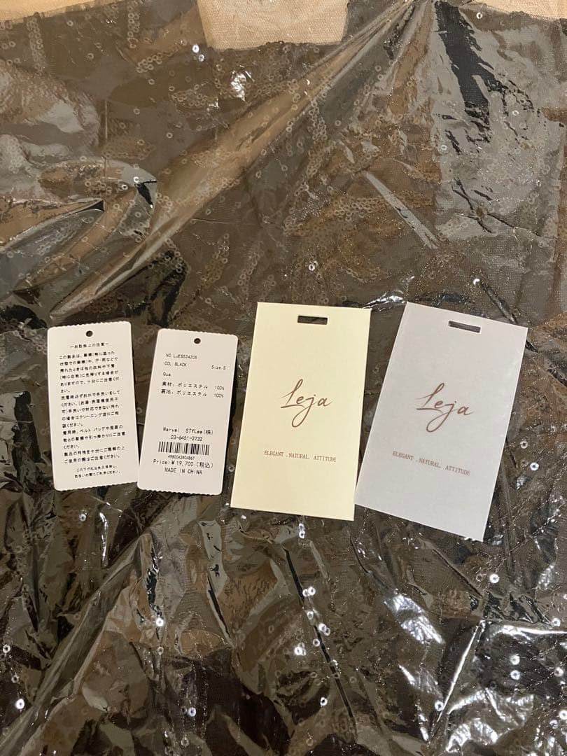 【fuwari♡様】シアーパフスリーブペプラムスパンコール花柄Leja サイズS