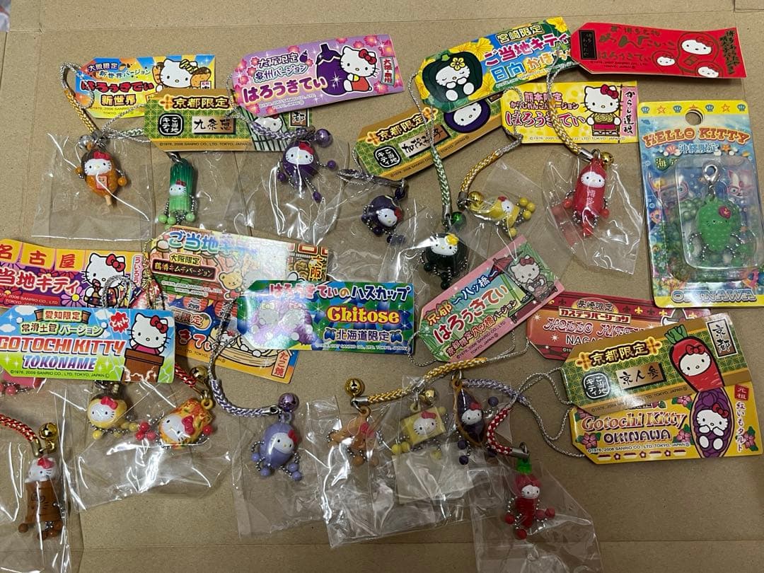 ご当地キティ　33個まとめ売り