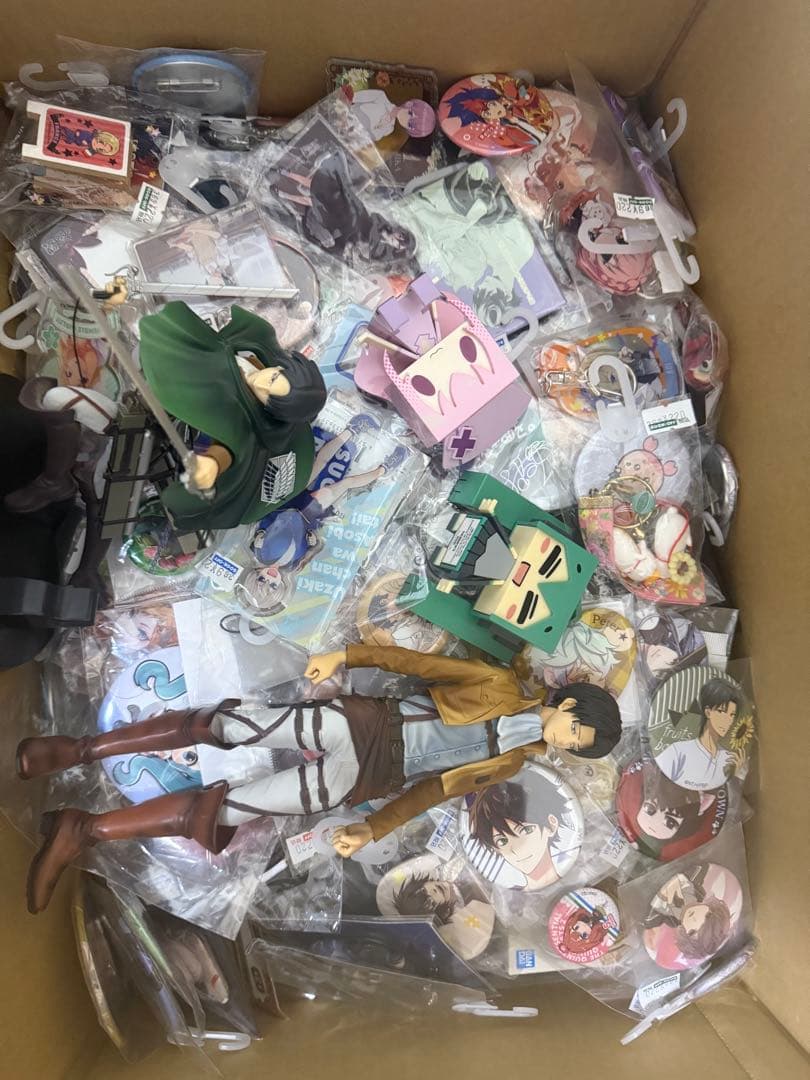 ノンジャンル アニメ キャラクターグッズ 大量 まとめ売り　1300個以上